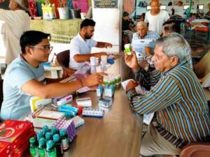Free Health Checkup and Food for the Elderly, donate to old age home india